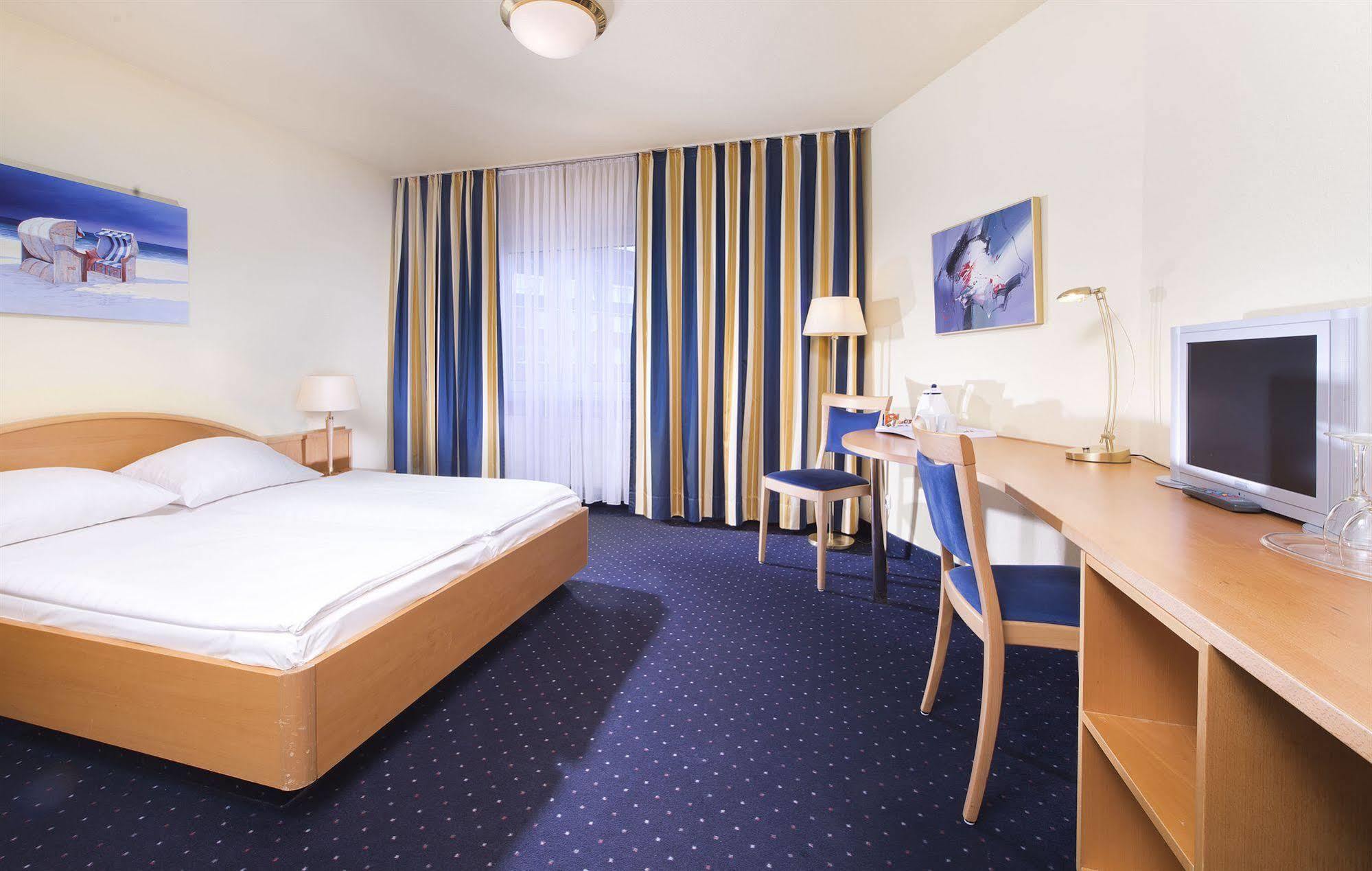 Hotel Tryp By Wyndham Luebeck Aquamarin Exteriér fotografie